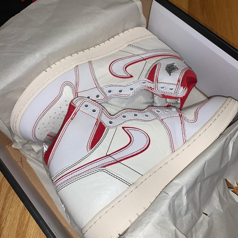 Air Jordan 1 Phantom
